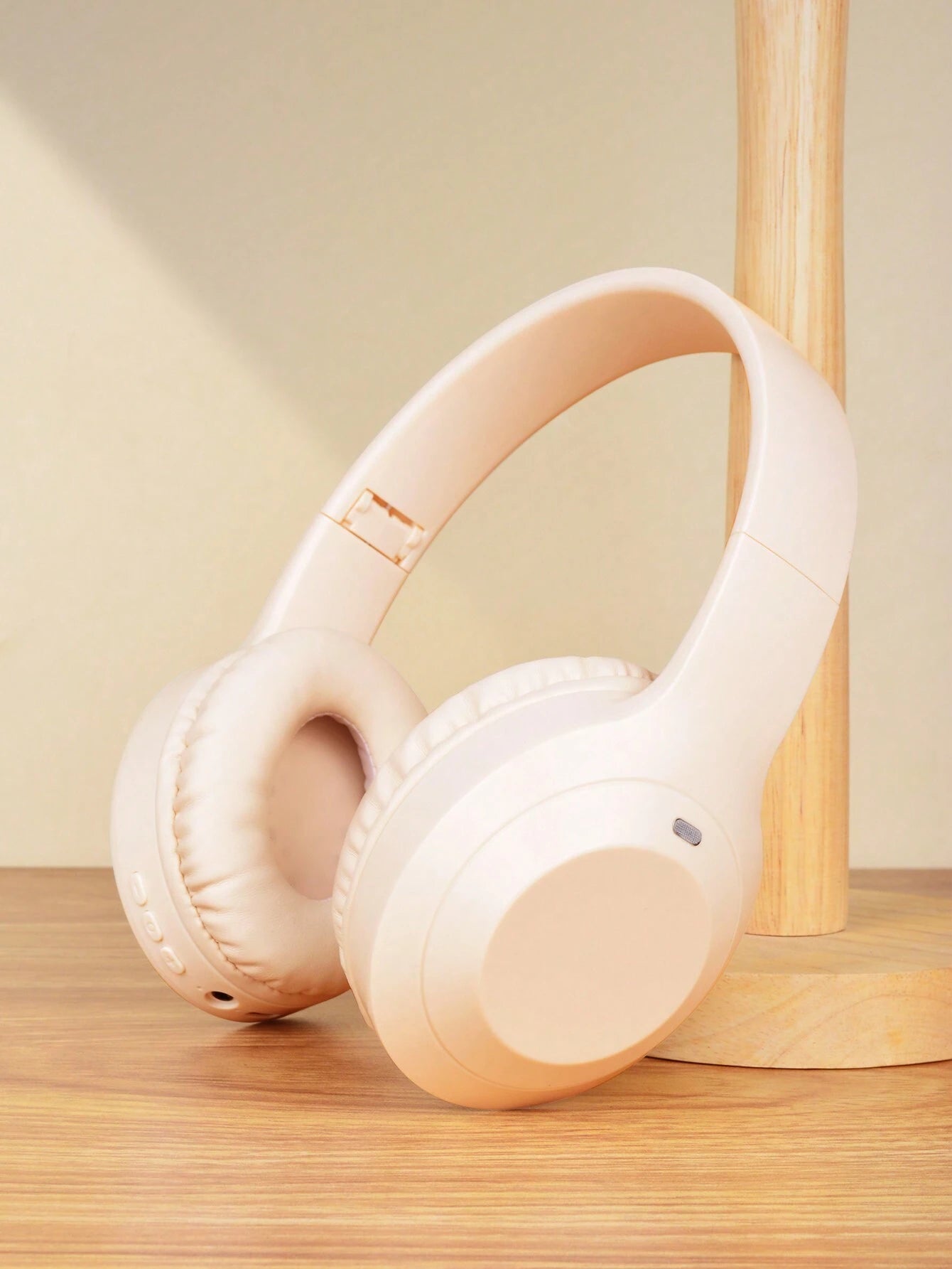 Wireless Headset with Full Coverage, Over-Ear Design, Adjustable Width, Suitable for Business and Mobile Phone Use. Comes with High-Definition Call Quality, Foldable Large Ear Cover, Hifi Heavy Bass and Long Battery Life. an Inexpensive and Convenient Gift Option for Wireless Headset Lovers.